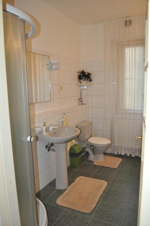 Apartment Josef Praag Buitenkant foto